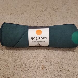 manduka Deep Sea Skidless Yoga Towel — Deep Teal